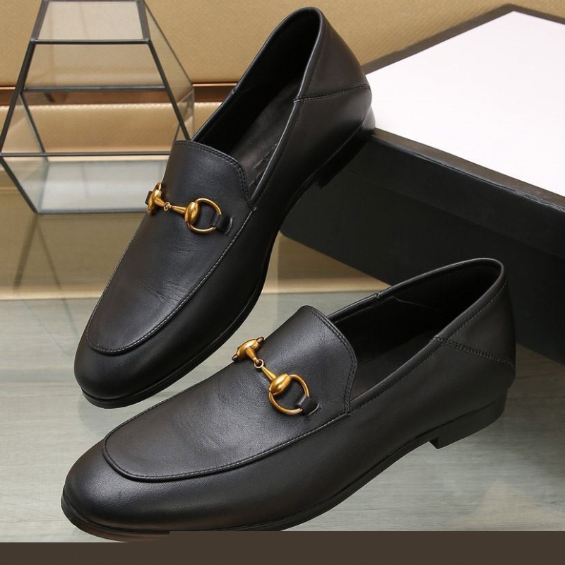 G*u*i leather shoes